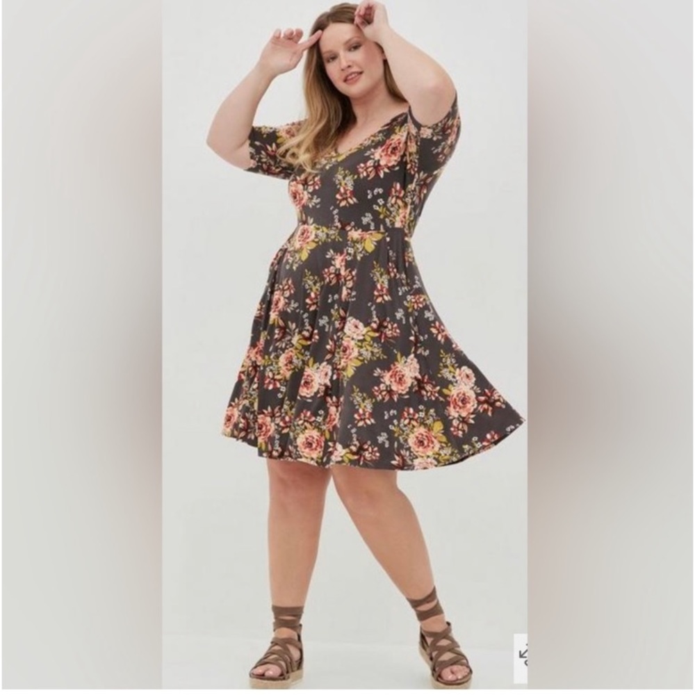 TORRID ⭐️ Floral dress with pockets. Super soft. Light & flowy